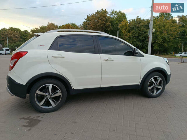 Білий Cанг Йонг Korando, об'ємом двигуна 2.2 л та пробігом 162 тис. км за 14400 $, фото 4 на Automoto.ua