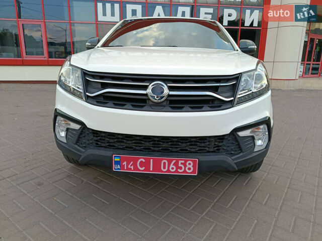 Білий Cанг Йонг Korando, об'ємом двигуна 2.2 л та пробігом 162 тис. км за 14400 $, фото 13 на Automoto.ua