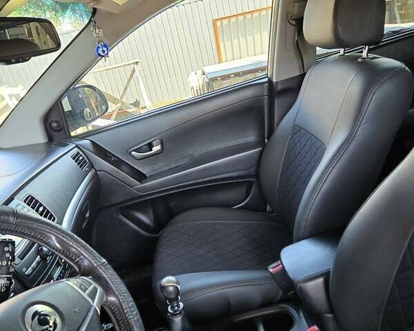 Бежевий Cанг Йонг Korando, об'ємом двигуна 2 л та пробігом 297 тис. км за 7000 $, фото 7 на Automoto.ua