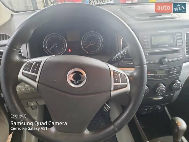Бежевий Cанг Йонг Korando, об'ємом двигуна 2 л та пробігом 150 тис. км за 9200 $, фото 13 на Automoto.ua