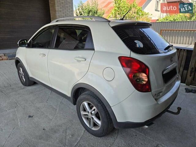 Бежевий Cанг Йонг Korando, об'ємом двигуна 2 л та пробігом 297 тис. км за 7000 $, фото 3 на Automoto.ua
