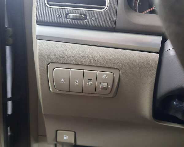 Бежевий Cанг Йонг Korando, об'ємом двигуна 2 л та пробігом 150 тис. км за 9200 $, фото 14 на Automoto.ua