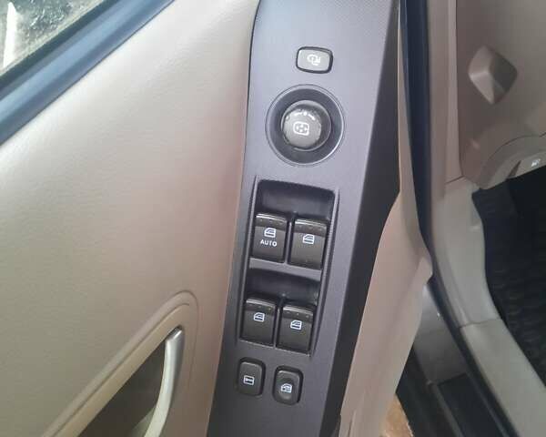 Бежевий Cанг Йонг Korando, об'ємом двигуна 2 л та пробігом 150 тис. км за 9200 $, фото 9 на Automoto.ua