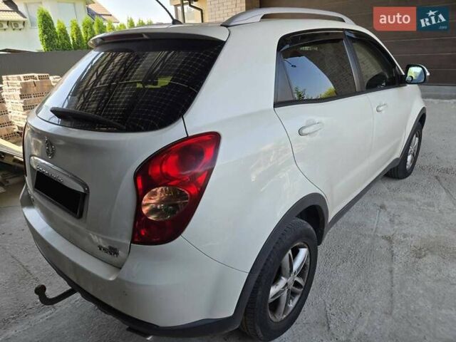Бежевий Cанг Йонг Korando, об'ємом двигуна 2 л та пробігом 297 тис. км за 7000 $, фото 4 на Automoto.ua