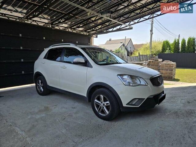 Бежевий Cанг Йонг Korando, об'ємом двигуна 2 л та пробігом 297 тис. км за 7000 $, фото 10 на Automoto.ua