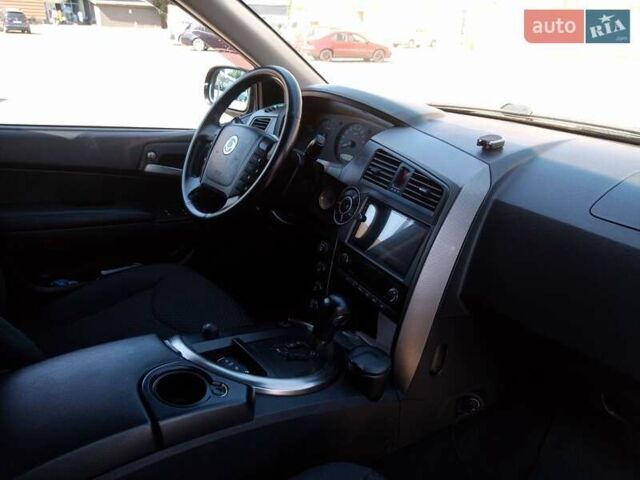 Чорний Cанг Йонг Korando, об'ємом двигуна 2 л та пробігом 263 тис. км за 7500 $, фото 3 на Automoto.ua