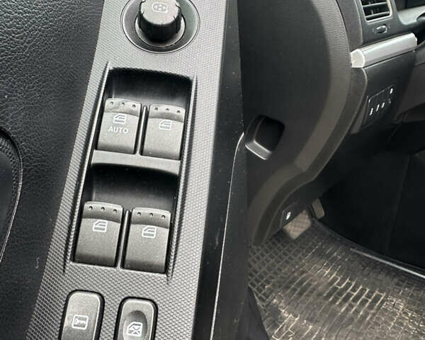 Чорний Cанг Йонг Korando, об'ємом двигуна 2 л та пробігом 138 тис. км за 6900 $, фото 9 на Automoto.ua