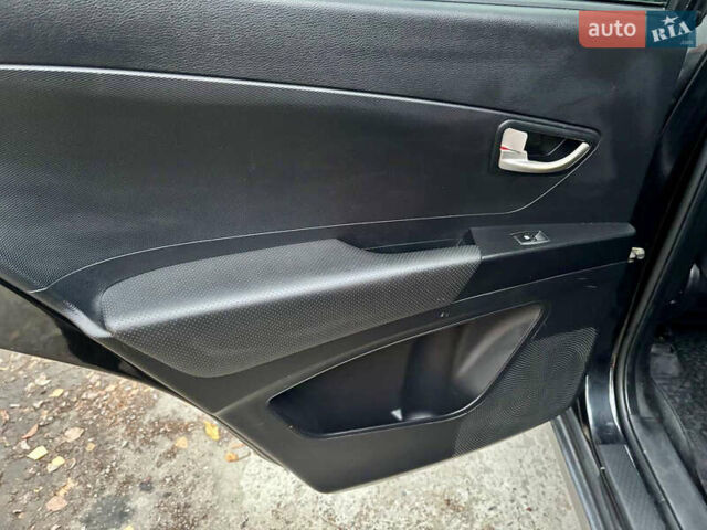 Черный Cанг Йонг Корандо, объемом двигателя 2 л и пробегом 168 тыс. км за 7200 $, фото 51 на Automoto.ua