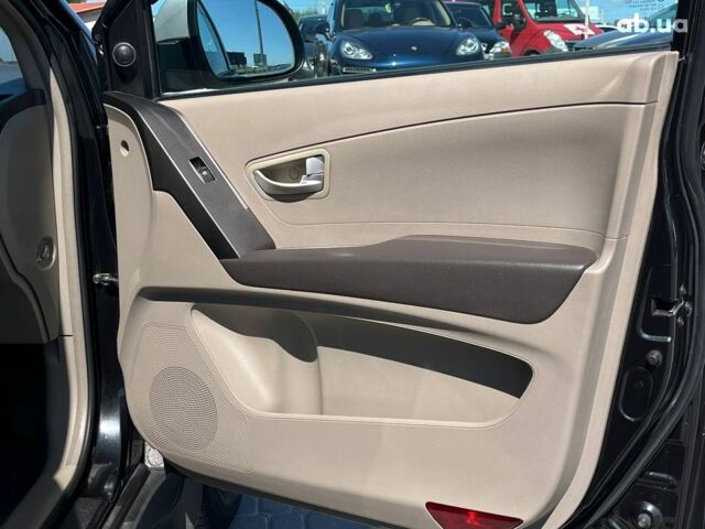 Чорний Cанг Йонг Korando, об'ємом двигуна 2 л та пробігом 208 тис. км за 7690 $, фото 28 на Automoto.ua