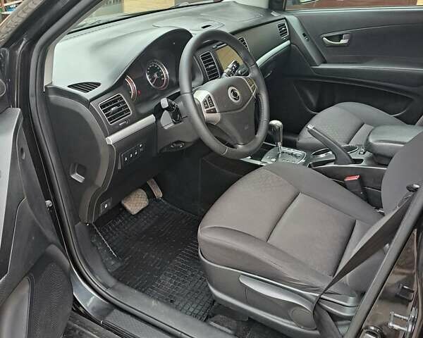 Черный Cанг Йонг Корандо, объемом двигателя 2 л и пробегом 138 тыс. км за 8800 $, фото 4 на Automoto.ua