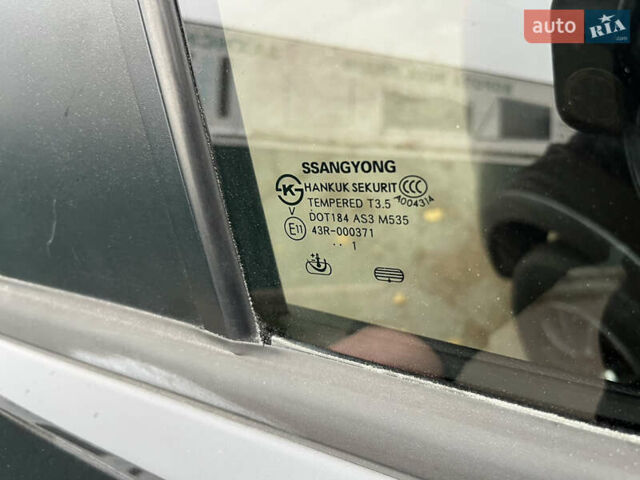 Черный Cанг Йонг Корандо, объемом двигателя 2 л и пробегом 168 тыс. км за 7200 $, фото 98 на Automoto.ua