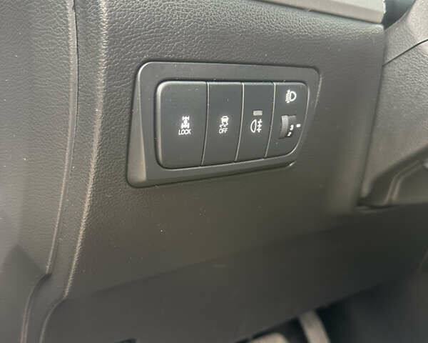 Чорний Cанг Йонг Korando, об'ємом двигуна 2 л та пробігом 138 тис. км за 6900 $, фото 8 на Automoto.ua