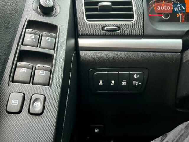 Черный Cанг Йонг Корандо, объемом двигателя 2 л и пробегом 168 тыс. км за 7200 $, фото 55 на Automoto.ua