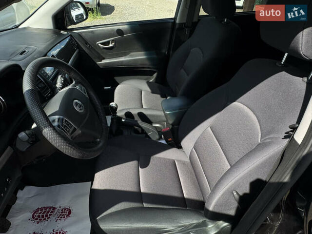 Черный Cанг Йонг Корандо, объемом двигателя 2 л и пробегом 169 тыс. км за 8900 $, фото 9 на Automoto.ua
