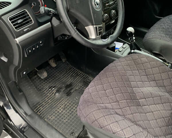 Чорний Cанг Йонг Korando, об'ємом двигуна 2 л та пробігом 260 тис. км за 9600 $, фото 12 на Automoto.ua