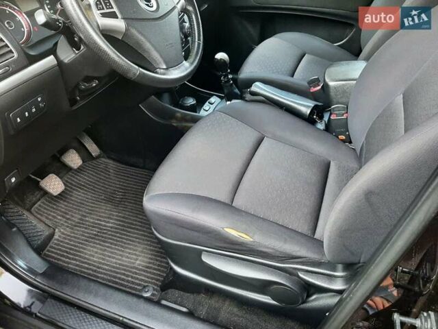 Чорний Cанг Йонг Korando, об'ємом двигуна 2 л та пробігом 149 тис. км за 6999 $, фото 14 на Automoto.ua