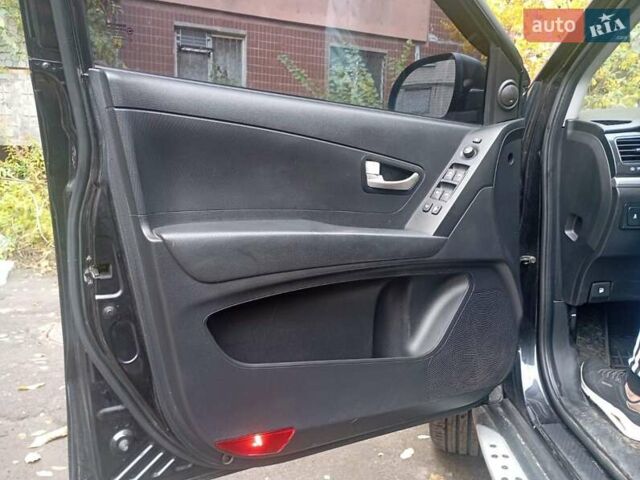 Черный Cанг Йонг Корандо, объемом двигателя 2 л и пробегом 176 тыс. км за 8500 $, фото 14 на Automoto.ua