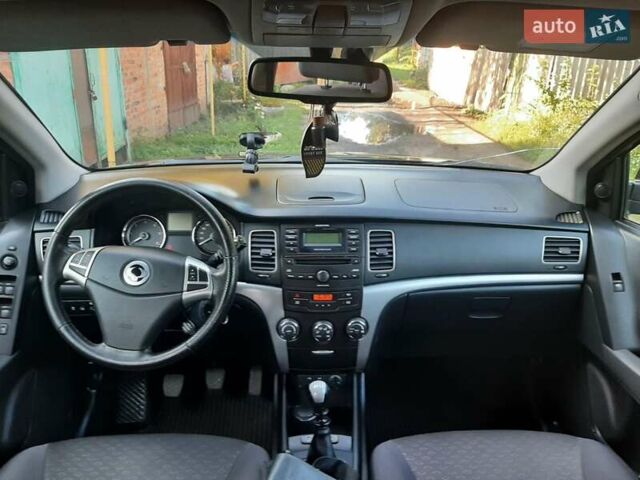 Чорний Cанг Йонг Korando, об'ємом двигуна 2 л та пробігом 149 тис. км за 6999 $, фото 10 на Automoto.ua