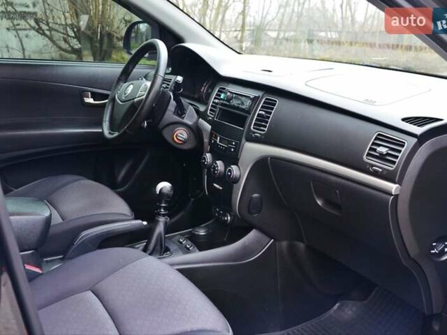 Чорний Cанг Йонг Korando, об'ємом двигуна 2 л та пробігом 156 тис. км за 9000 $, фото 3 на Automoto.ua