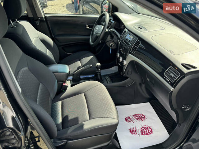 Черный Cанг Йонг Корандо, объемом двигателя 2 л и пробегом 169 тыс. км за 8900 $, фото 10 на Automoto.ua