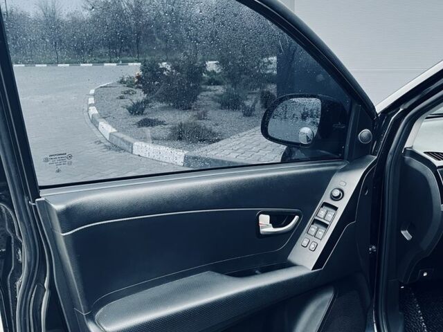 Черный Cанг Йонг Корандо, объемом двигателя 2 л и пробегом 55 тыс. км за 11650 $, фото 6 на Automoto.ua