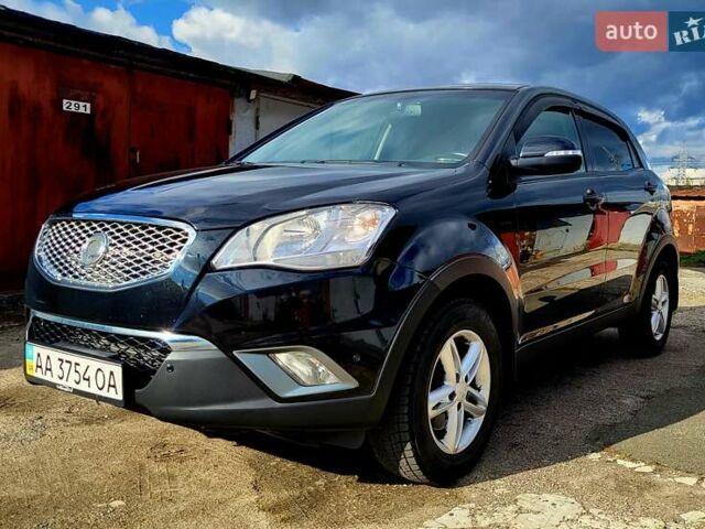 Черный Cанг Йонг Корандо, объемом двигателя 2 л и пробегом 100 тыс. км за 8300 $, фото 1 на Automoto.ua