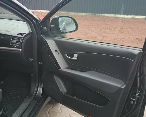 Черный Cанг Йонг Корандо, объемом двигателя 2 л и пробегом 165 тыс. км за 8200 $, фото 6 на Automoto.ua