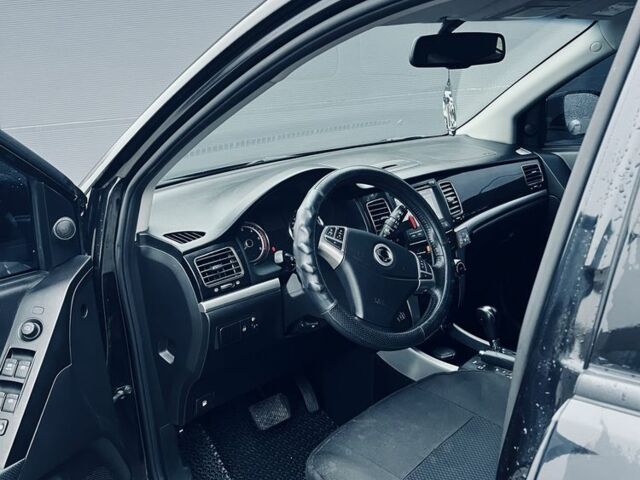 Черный Cанг Йонг Корандо, объемом двигателя 2 л и пробегом 55 тыс. км за 11650 $, фото 7 на Automoto.ua