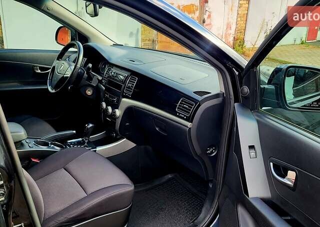 Черный Cанг Йонг Корандо, объемом двигателя 2 л и пробегом 100 тыс. км за 8300 $, фото 16 на Automoto.ua