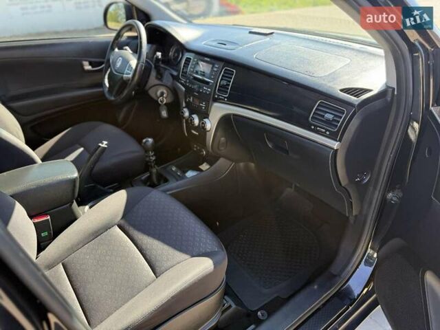 Чорний Cанг Йонг Korando, об'ємом двигуна 2 л та пробігом 130 тис. км за 5800 $, фото 5 на Automoto.ua