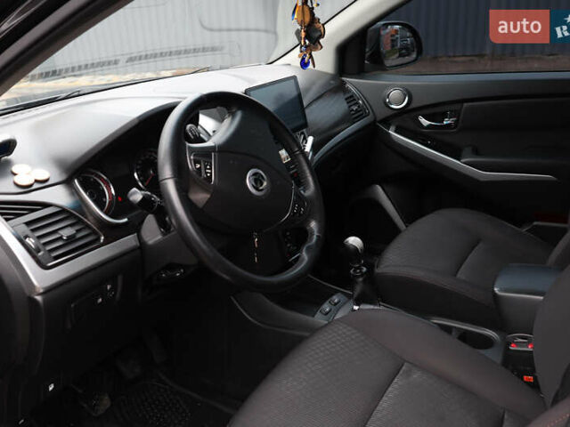 Чорний Cанг Йонг Korando, об'ємом двигуна 2 л та пробігом 263 тис. км за 8600 $, фото 25 на Automoto.ua