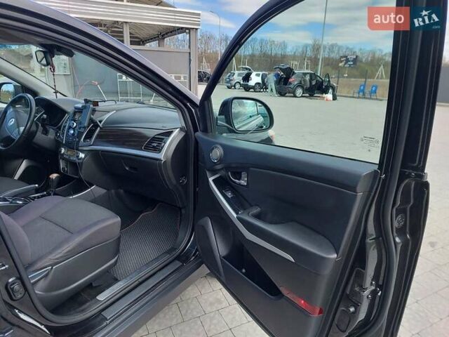 Черный Cанг Йонг Корандо, объемом двигателя 2 л и пробегом 163 тыс. км за 10599 $, фото 17 на Automoto.ua