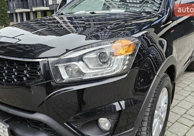 Черный Cанг Йонг Корандо, объемом двигателя 2 л и пробегом 173 тыс. км за 9000 $, фото 4 на Automoto.ua