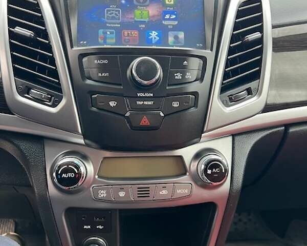 Черный Cанг Йонг Корандо, объемом двигателя 2 л и пробегом 116 тыс. км за 9500 $, фото 11 на Automoto.ua