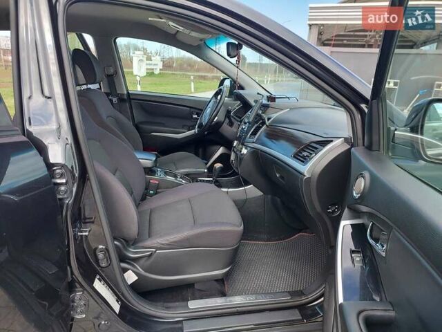 Черный Cанг Йонг Корандо, объемом двигателя 2 л и пробегом 163 тыс. км за 10599 $, фото 16 на Automoto.ua