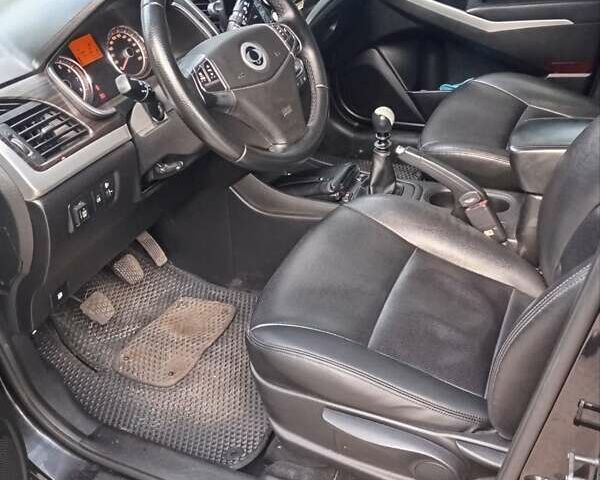 Чорний Cанг Йонг Korando, об'ємом двигуна 2 л та пробігом 184 тис. км за 10500 $, фото 3 на Automoto.ua