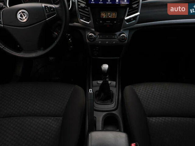 Чорний Cанг Йонг Korando, об'ємом двигуна 2 л та пробігом 263 тис. км за 8600 $, фото 31 на Automoto.ua