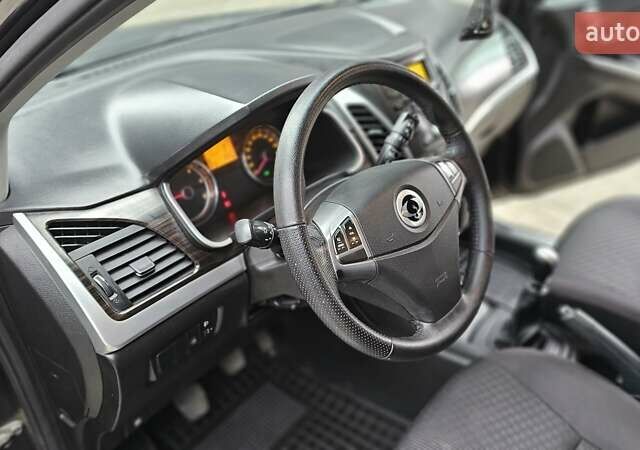 Черный Cанг Йонг Корандо, объемом двигателя 2 л и пробегом 173 тыс. км за 9000 $, фото 16 на Automoto.ua