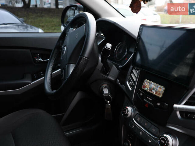 Чорний Cанг Йонг Korando, об'ємом двигуна 2 л та пробігом 263 тис. км за 8600 $, фото 11 на Automoto.ua