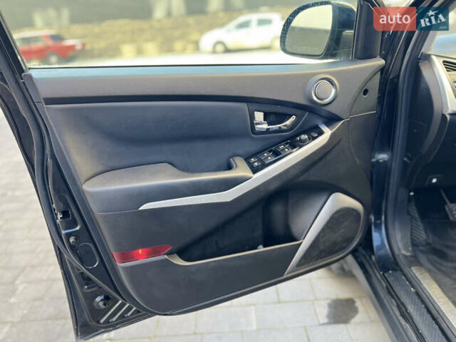 Чорний Cанг Йонг Korando, об'ємом двигуна 2 л та пробігом 173 тис. км за 9200 $, фото 23 на Automoto.ua