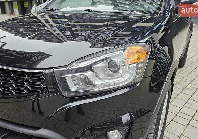 Черный Cанг Йонг Корандо, объемом двигателя 2 л и пробегом 173 тыс. км за 9000 $, фото 3 на Automoto.ua