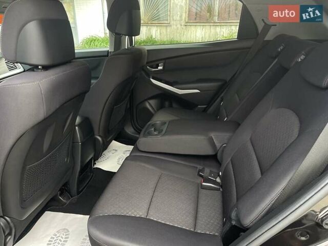 Чорний Cанг Йонг Korando, об'ємом двигуна 2 л та пробігом 99 тис. км за 12600 $, фото 27 на Automoto.ua