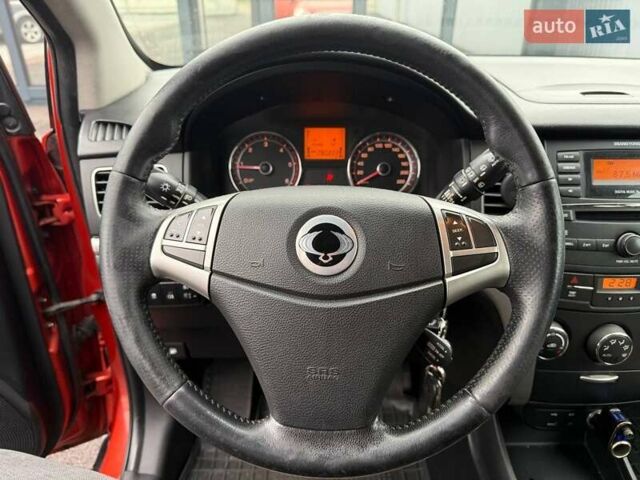 Красный Cанг Йонг Корандо, объемом двигателя 2 л и пробегом 281 тыс. км за 9490 $, фото 14 на Automoto.ua