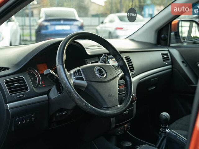 Красный Cанг Йонг Корандо, объемом двигателя 2 л и пробегом 166 тыс. км за 8900 $, фото 15 на Automoto.ua