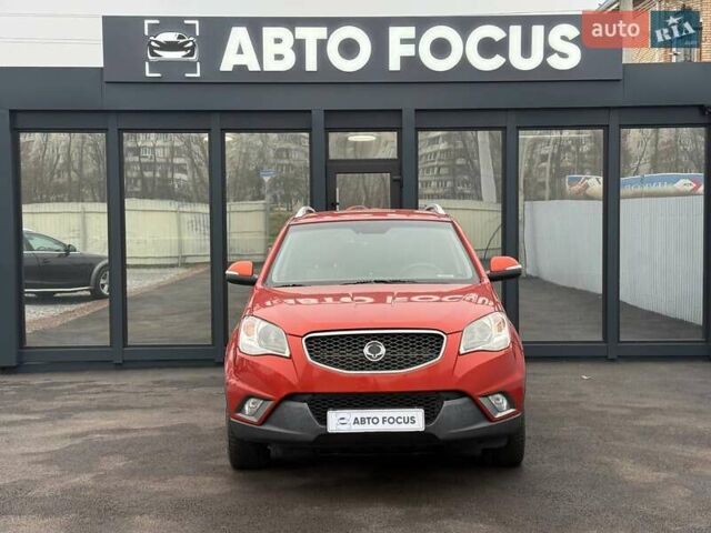 Красный Cанг Йонг Корандо, объемом двигателя 2 л и пробегом 281 тыс. км за 9490 $, фото 2 на Automoto.ua