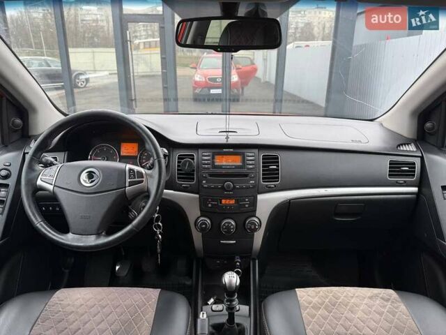 Красный Cанг Йонг Корандо, объемом двигателя 2 л и пробегом 281 тыс. км за 9490 $, фото 12 на Automoto.ua