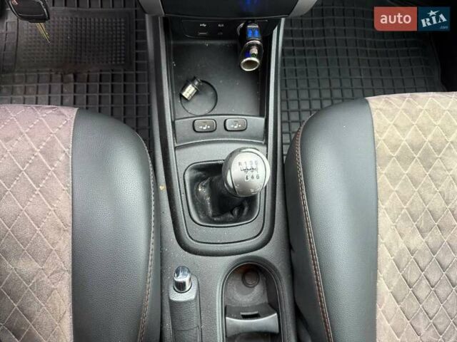 Красный Cанг Йонг Корандо, объемом двигателя 2 л и пробегом 281 тыс. км за 9490 $, фото 23 на Automoto.ua