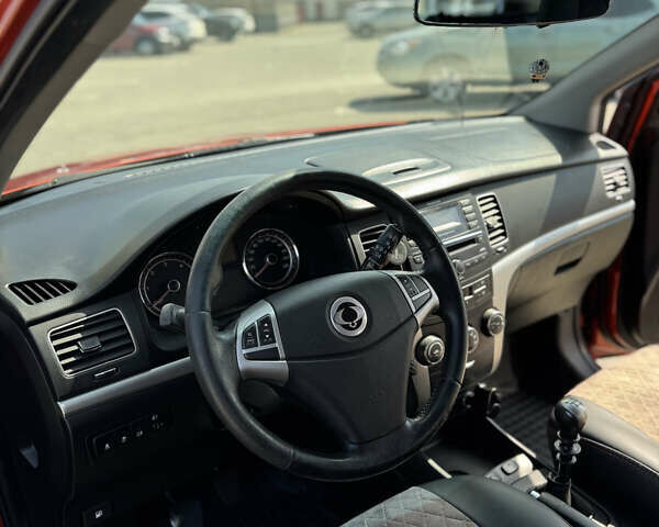 Красный Cанг Йонг Корандо, объемом двигателя 2 л и пробегом 278 тыс. км за 7500 $, фото 17 на Automoto.ua