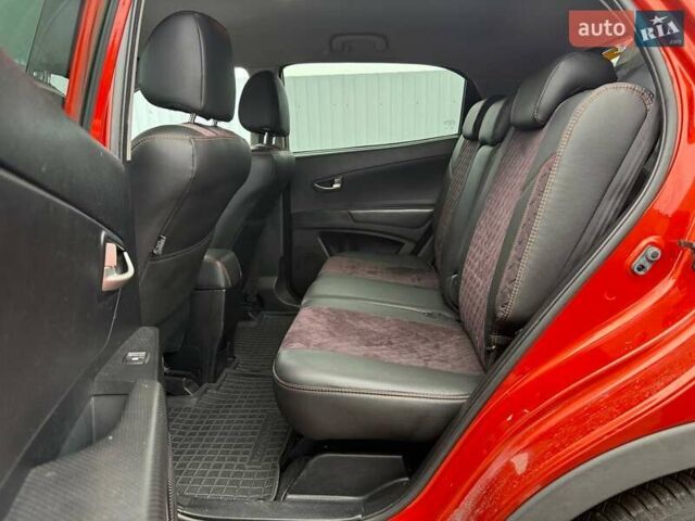 Красный Cанг Йонг Корандо, объемом двигателя 2 л и пробегом 281 тыс. км за 9490 $, фото 9 на Automoto.ua