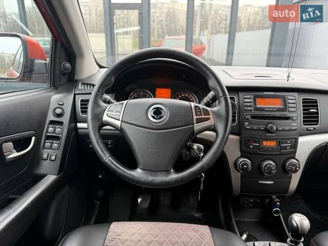 Красный Cанг Йонг Корандо, объемом двигателя 2 л и пробегом 281 тыс. км за 9490 $, фото 13 на Automoto.ua